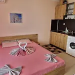 и студия в комплекс акротирия