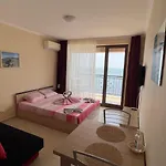 Apartamento и студия в комплекс акротирия *