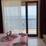 Apartamento и студия в комплекс акротирия