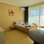 Apartamento и студия в комплекс акротирия *