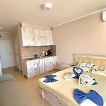 Apartamento и студия в комплекс акротирия *