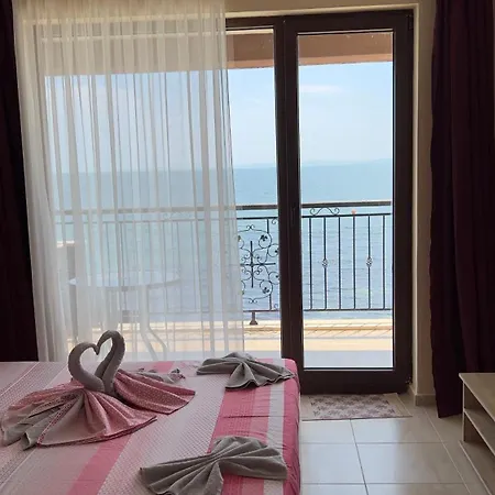 и студия в комплекс акротирия Nesebăr