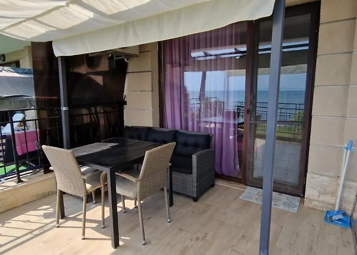 Apartament и студия в комплекс акротирия