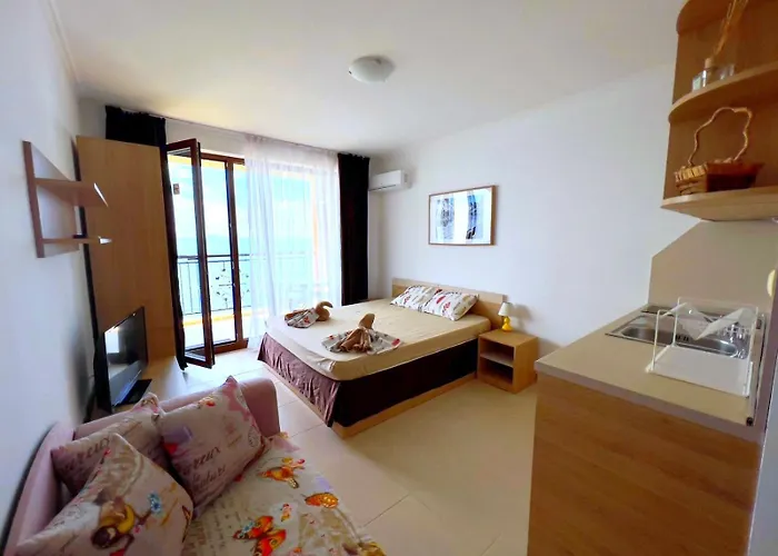 Apartament и студия в комплекс акротирия *