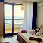 公寓 и студия в комплекс акротирия 内塞伯尔