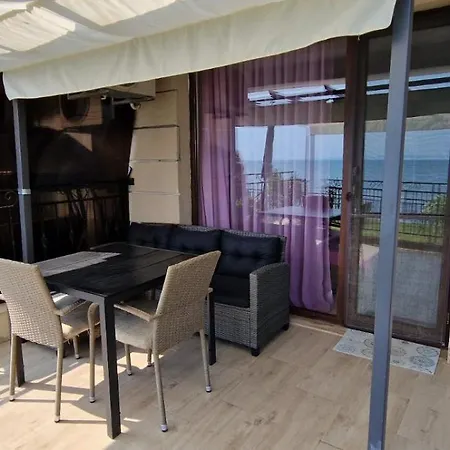 Apartamento и студия в комплекс акротирия