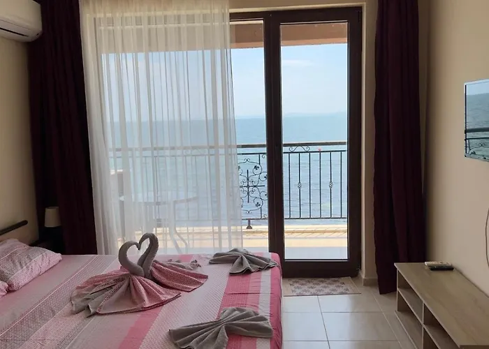 Апартамент и студия в комплекс акротирия