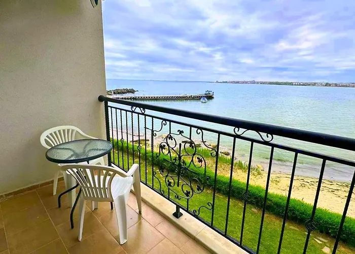 и студия в комплекс акротирия Несебър