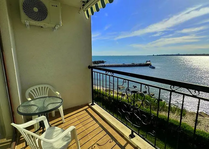 Apartamento и студия в комплекс акротирия Nesebar