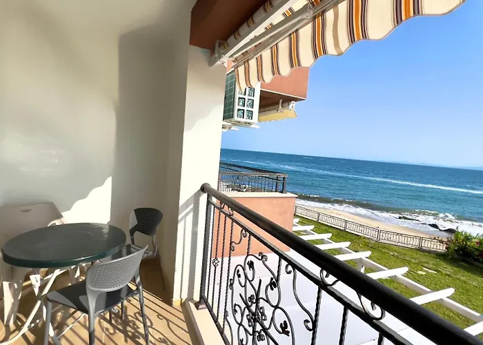 и студия в комплекс акротирия * Несебър